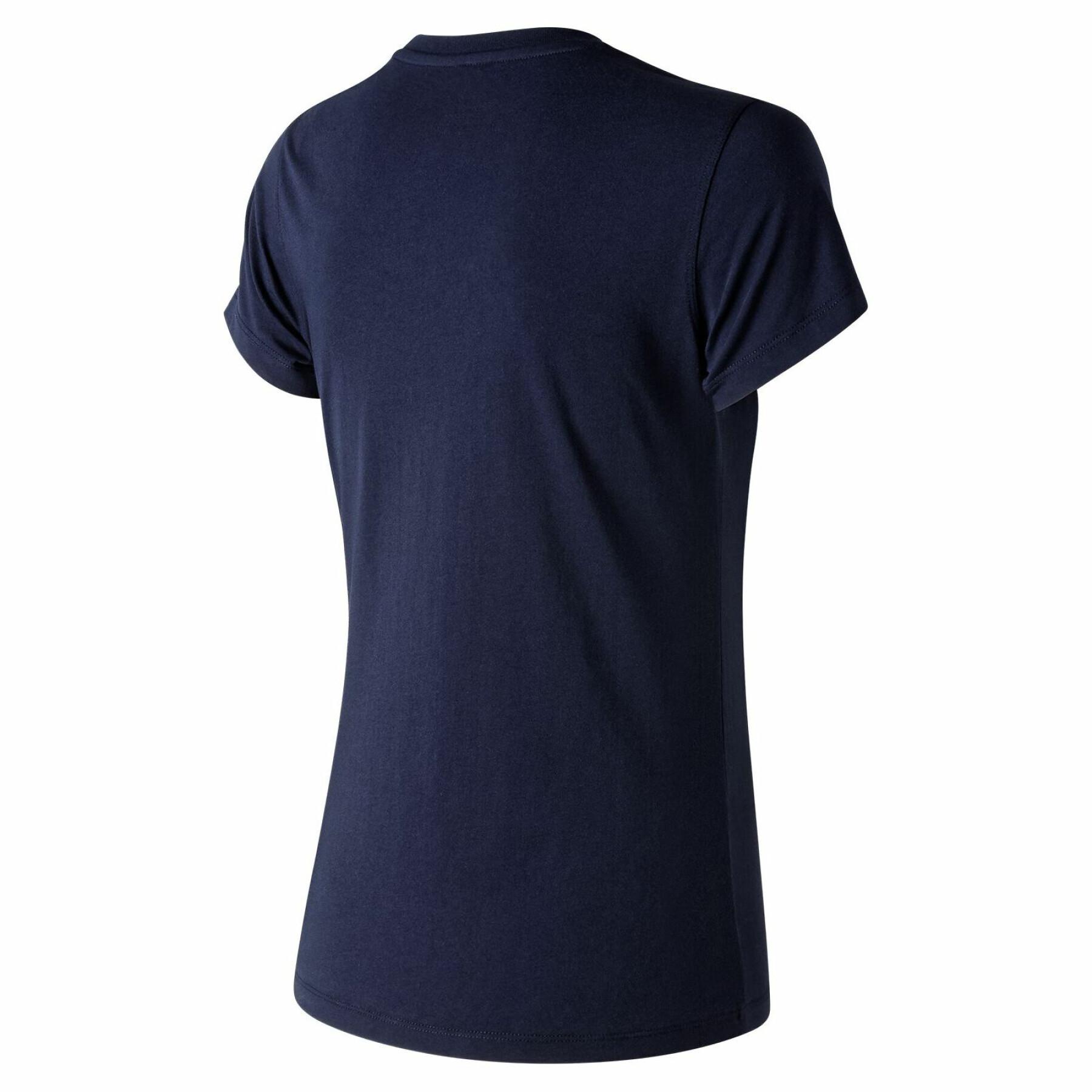 Camiseta feminina New Balance essentials stacked